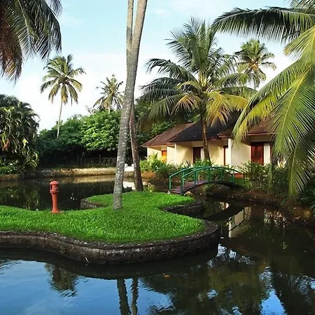 Abad Whispering Palms Hotel Kumarakom Exterior photo