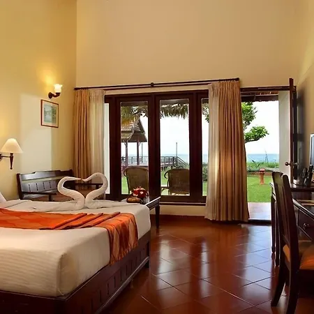 Abad Whispering Palms Hotel Kumarakom Exterior photo