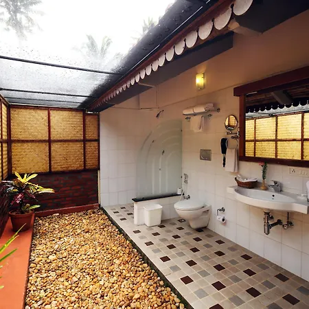 Abad Whispering Palms Hotel Kumarakom Exterior photo