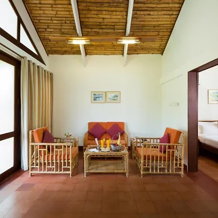 Abad Whispering Palms Hotel Kumarakom Exterior photo