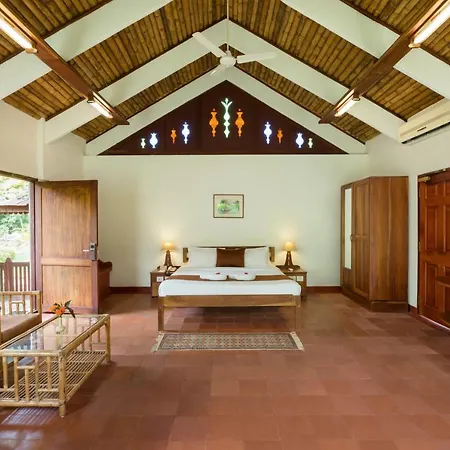 Abad Whispering Palms Hotel Kumarakom Exterior photo