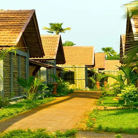 Abad Whispering Palms Hotel Kumarakom Room photo