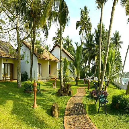 Abad Whispering Palms Hotel Kumarakom Room photo