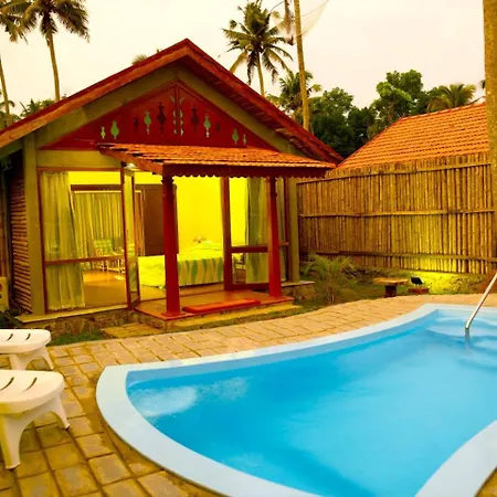 Abad Whispering Palms Hotel Kumarakom Exterior photo