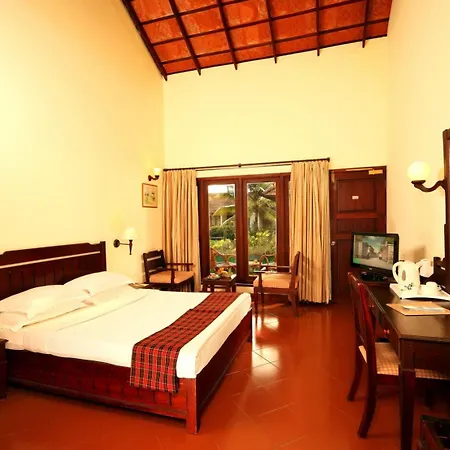 Abad Whispering Palms Hotel Kumarakom Exterior photo