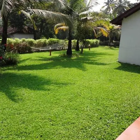 Abad Whispering Palms Hotel Kumarakom Exterior photo