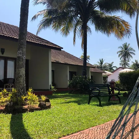 Abad Whispering Palms Hotel Kumarakom Exterior photo