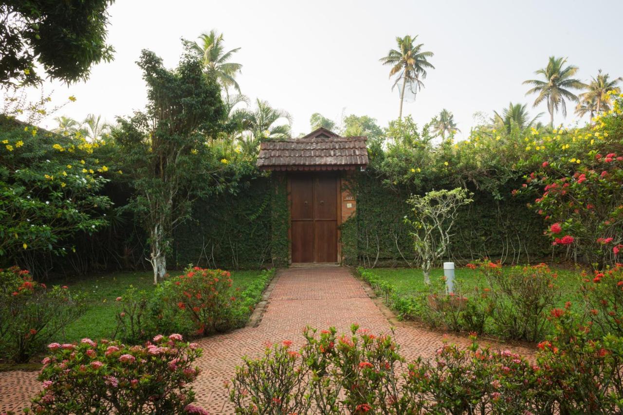 Abad Whispering Palms Resort 4*