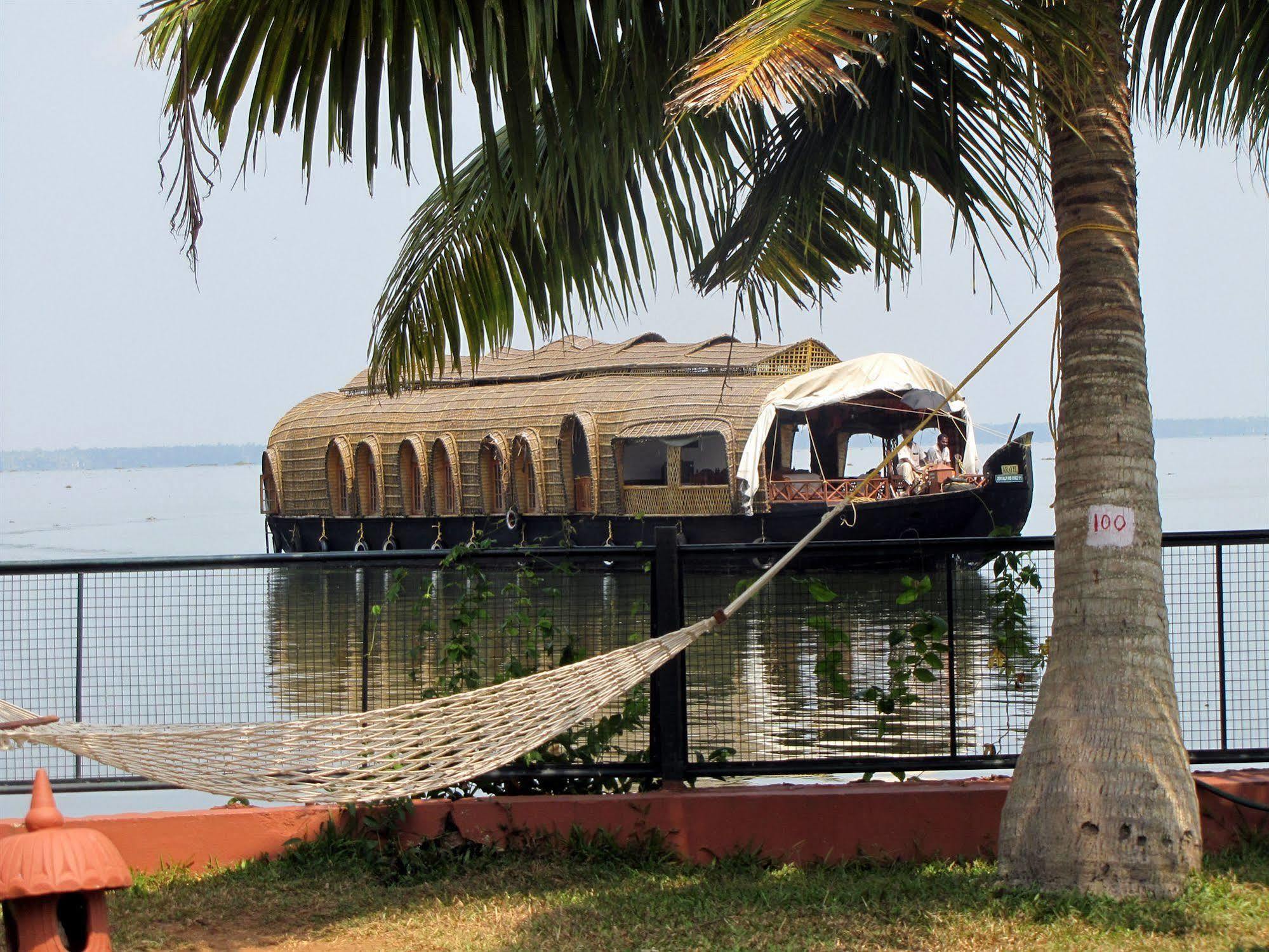 Abad Whispering Palms Resort 4*