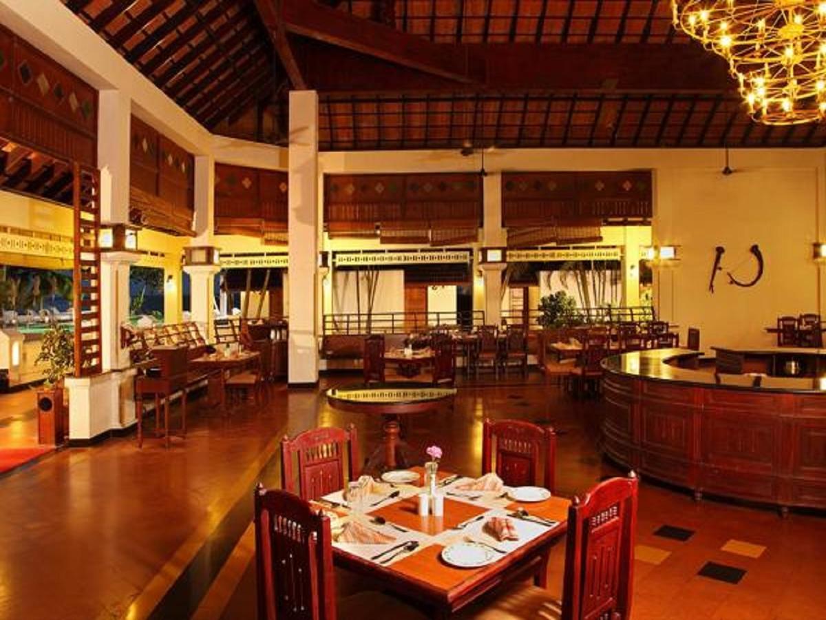 Abad Whispering Palms Resort Kumarakom