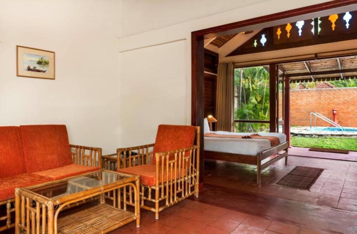 सहारा Abad Whispering Palms 4*