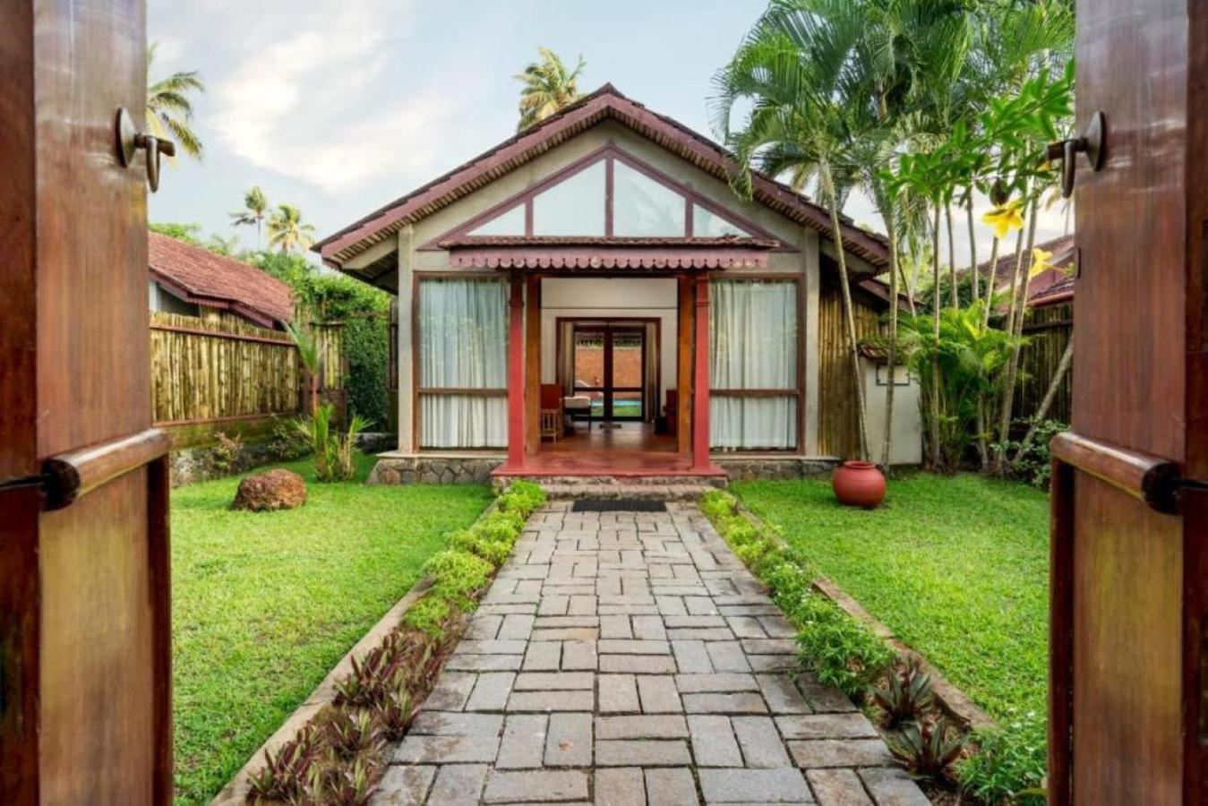 सहारा Abad Whispering Palms Kumarakom