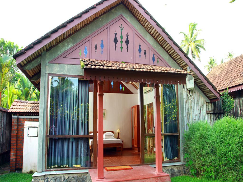 सहारा Abad Whispering Palms Kumarakom