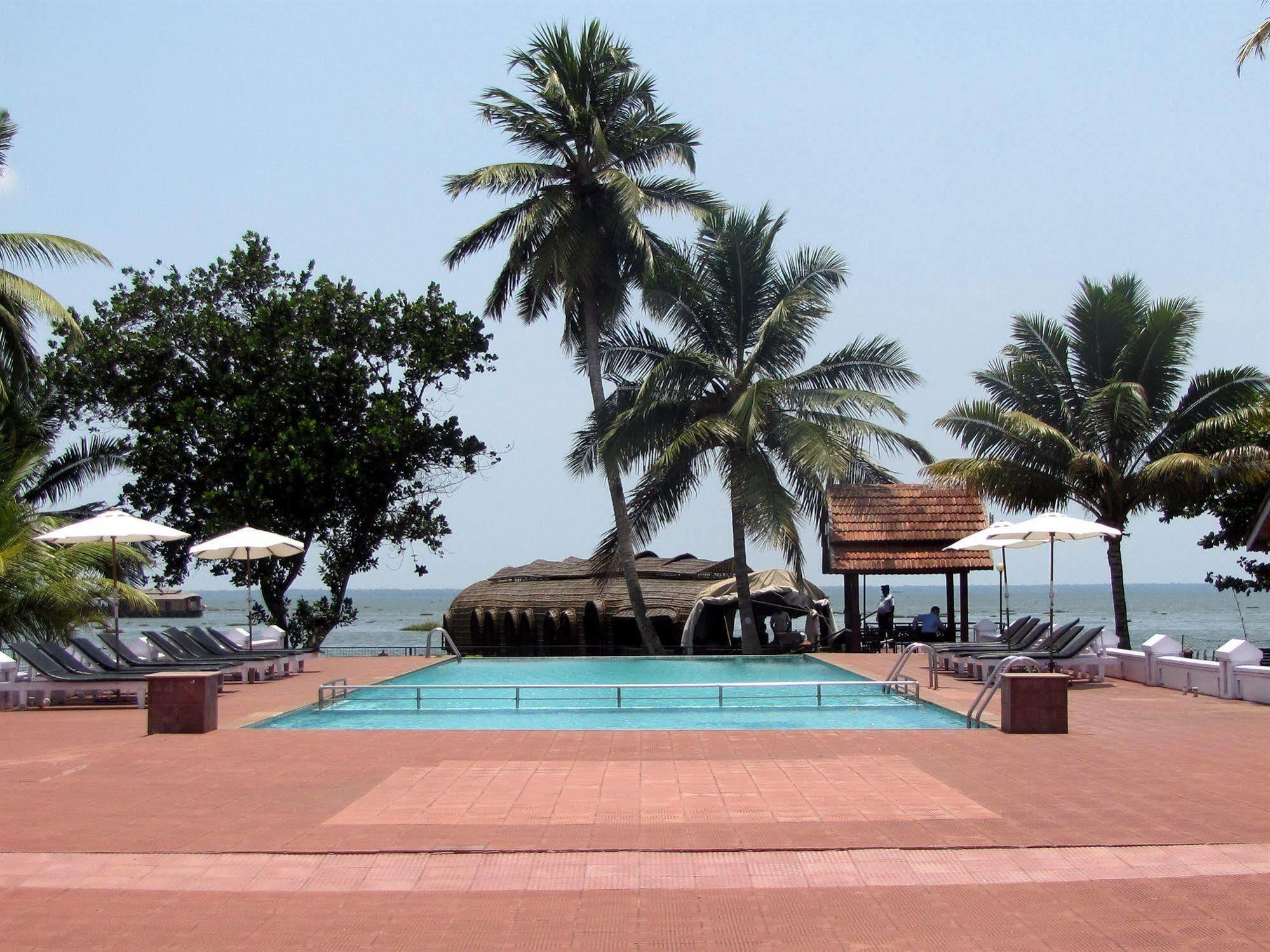 सहारा Abad Whispering Palms