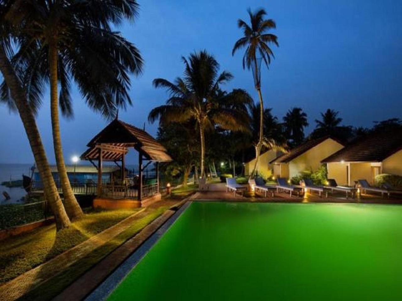 Abad Whispering Palms सहारा