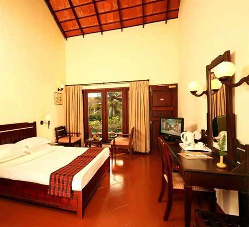 सहारा Abad Whispering Palms 4*